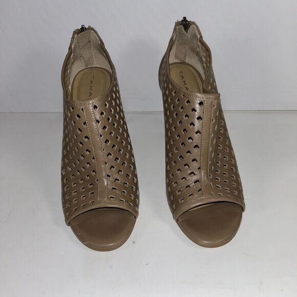 Women’s Dress Tahari Chris Tan Leather Stiletto Open Toe Heel size 7 High Heels - Picture 1 of 12
